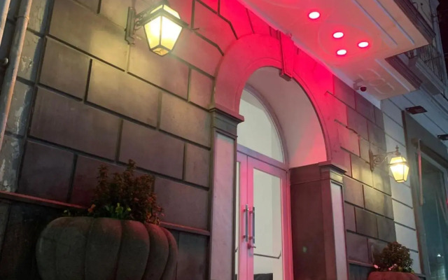 Up Hotel