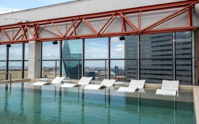 16th FL Bold CozySuites w/pool, gym, roof #6