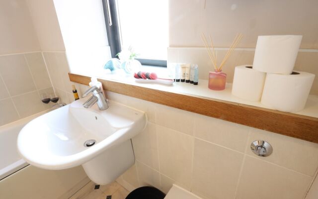 O2 Mailbox Central Premier Apartment