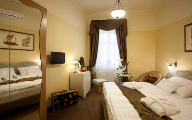 Barokk Hotel Promenád Gyor