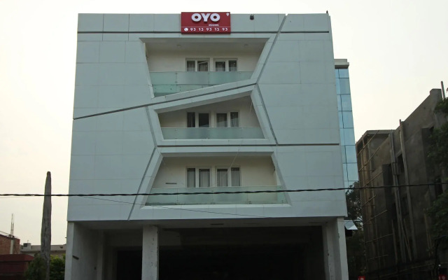 OYO Flagship North Campus