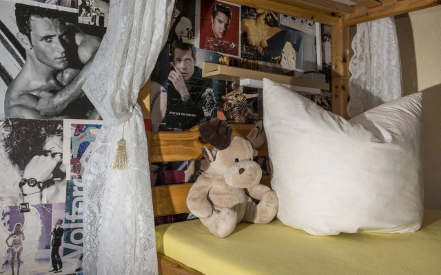 Lollis Homestay - Hostel