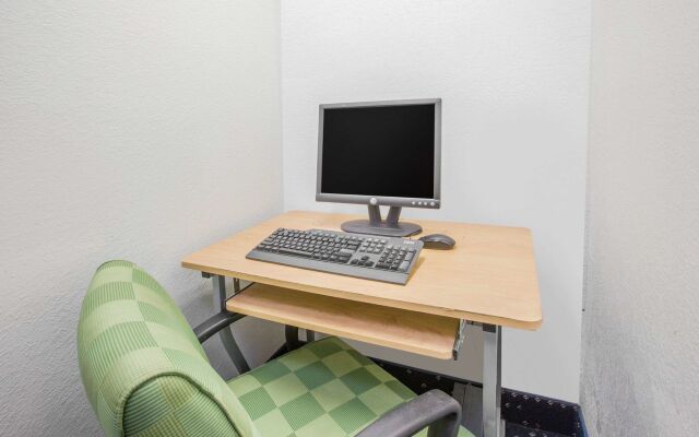 Quality Inn & Suites Howe - Sturgis