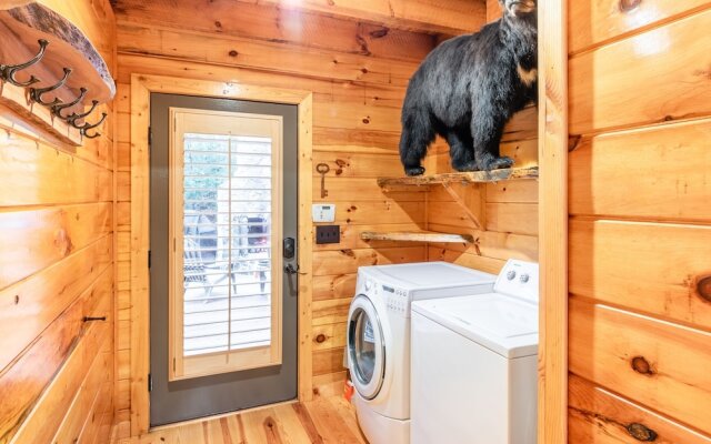 Iron Mountain Lodge 3 Bedroom Cabin by RedAwning