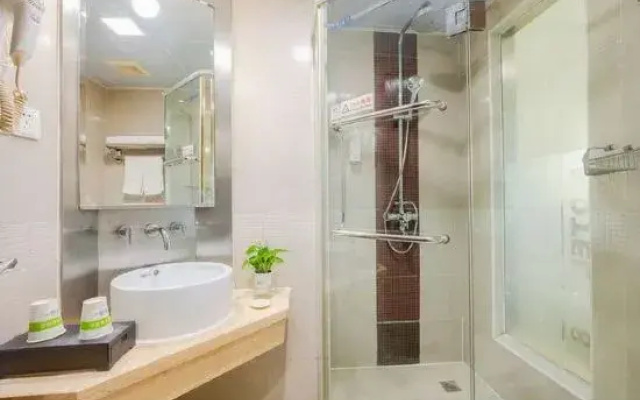 Homeinn · neo (Shanghai Chongming Bayi Road Pedestrian Street)