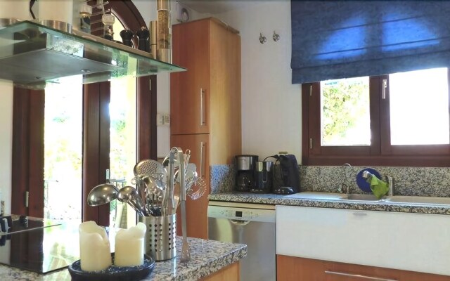 Marvelous Villa with Infinity Pool Ref 85