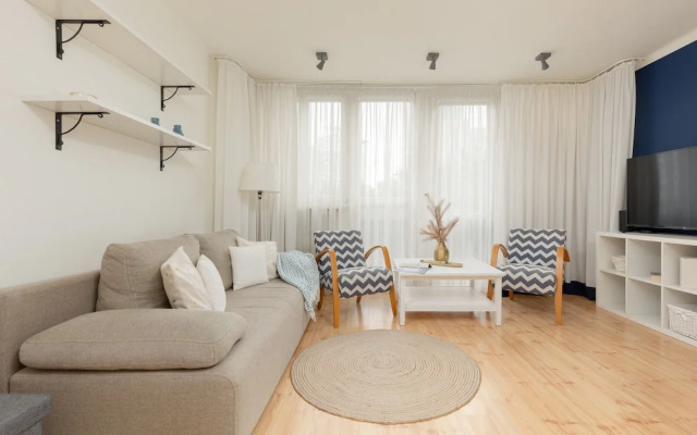 Warsaw Center Apartment by Renters