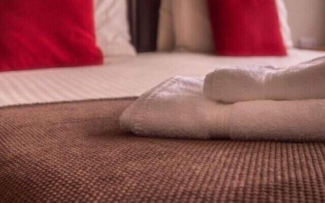 Number 44 Hotel & Bar