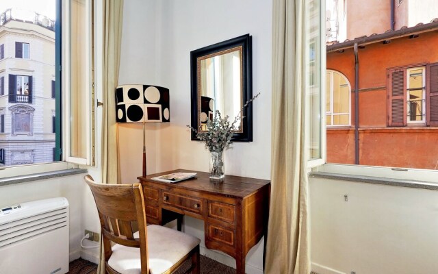 Trevi Charming Apartment