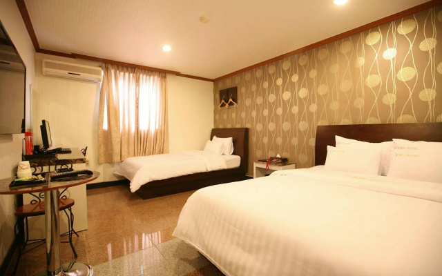 Hotel New World