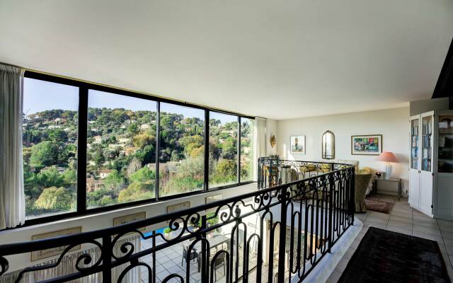 Semiramis at Villa Laurie Mougins