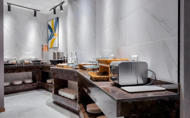 Yitel Collection (Shanghai Hongqiao Gubei Road, Yili Road Metro Station)