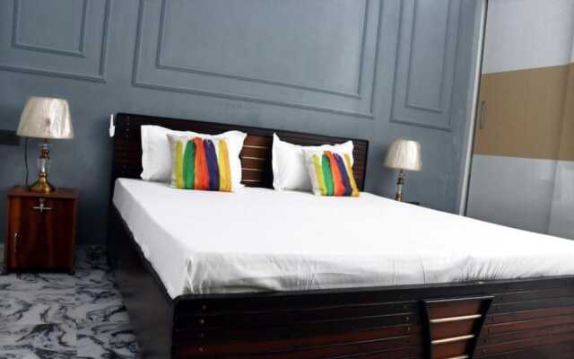 Goroomgo Omasha Residency Noida