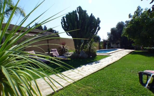 Rural house with private pool, new and beautiful garden