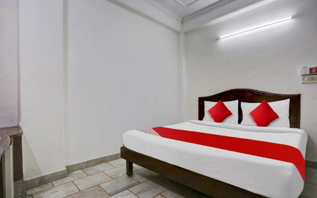 OYO Flagship IAE522 Hotel Cozzy Homes Stay