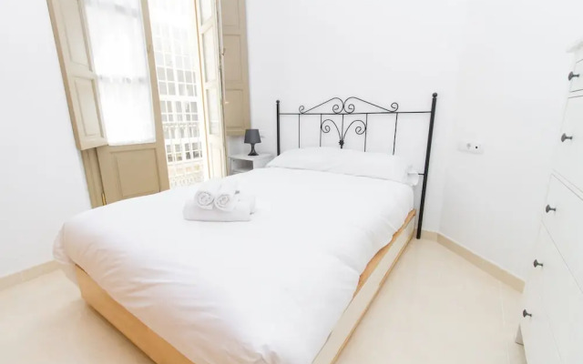 Calle Mezquitilla - Spacious Apartment by La RecepciÃ³n