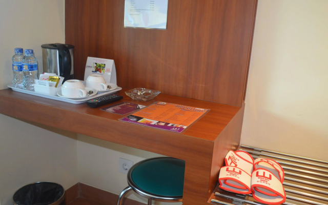 World Hotel