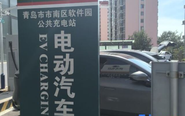 Jianguo Puyin Hotel (Qingdao Wusi Square Qingdao University Branch)