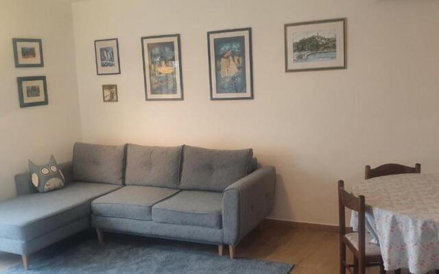 Modern Luxury 2-bedroom apt With Balcony & Patio