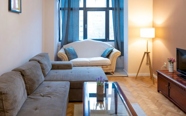 Spacious 1bdr Apartment Near City Center