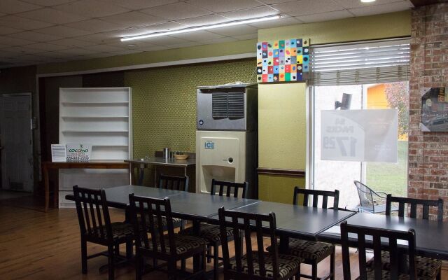 Cocomo Inn and Suites