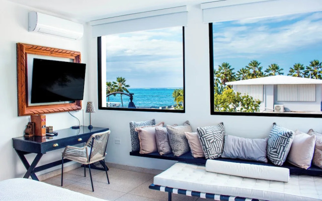 Villa Azure Ocean Suites