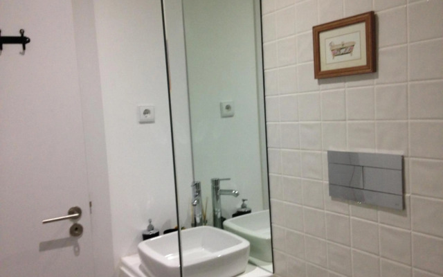 Sunday - Lovely Mezzanine with FREE PARKING