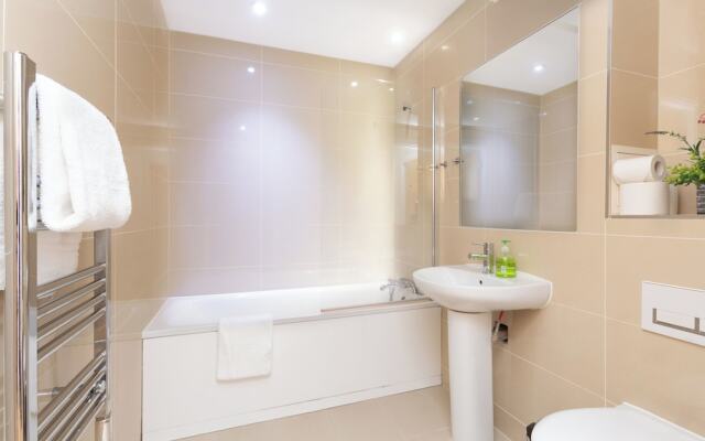 Skyvillion Tower Points - Tower Point Lovely apartment in Enfield London
