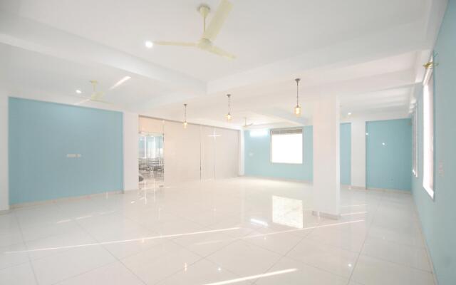 OYO 18342 Hotel Aqueens