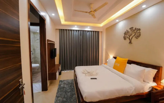 Lime Tree 2 Bhk Apartment Golf Course