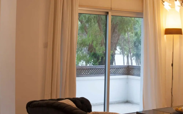 Dasoudi Luxury Beachfront Apartment