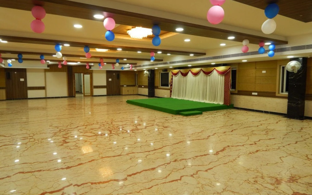 Hotel Aadhi