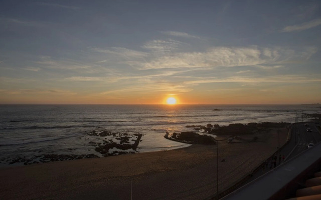 Liiiving - Luxury Beachfront Apartment V