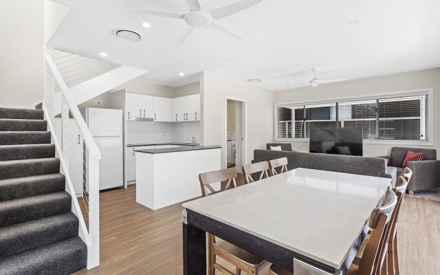 Achilles Street, 1/6