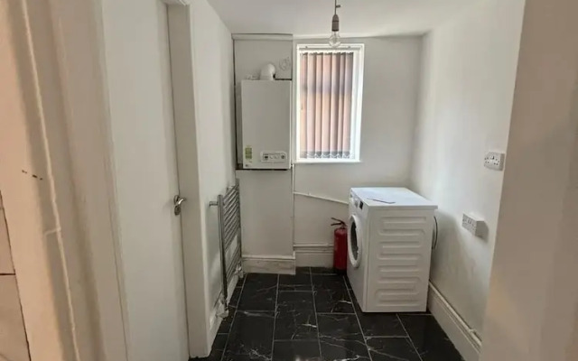 Luxe Spacious 5-bed House in Liverpool