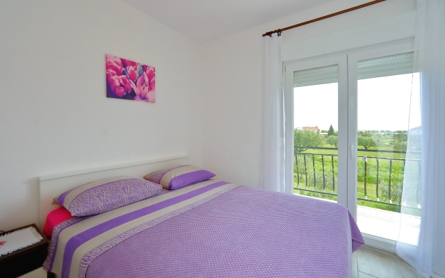 Apartment Aleksandra - 10 m from sea: A5 Bibinje, Zadar riviera
