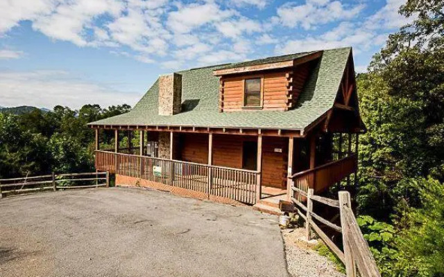 Harrisons Hideout by Sugar Maple Cabins