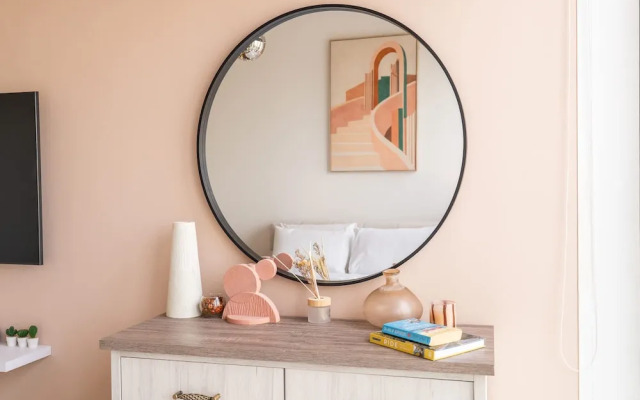 An Exceptional Studio in JVC That Sleeps 2