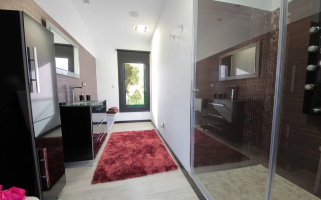 Sanxenxo 101120 5 Bedroom Villa By Mo Rentals