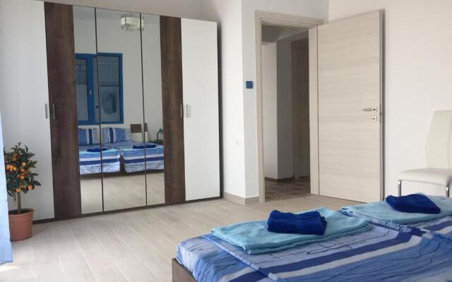 Island Apartment
