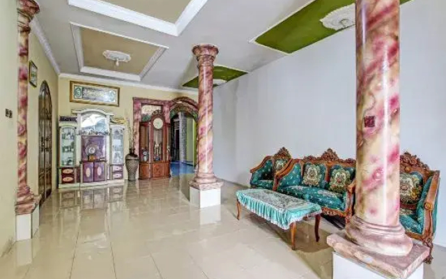 SPOT ON 92188 Ndalem Eyang Guesthouse Syariah