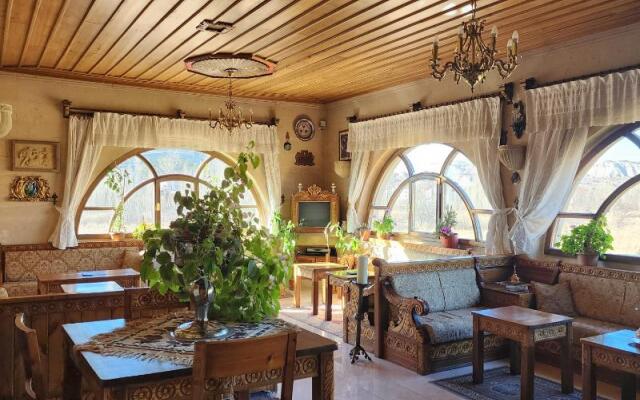 Kral Hotel