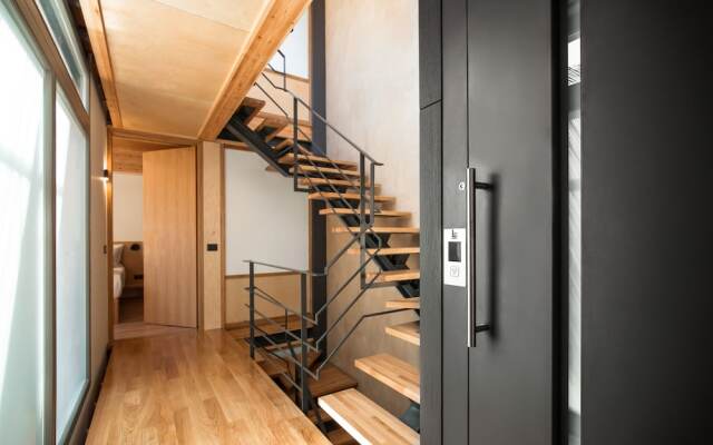 Thallos the Boutique