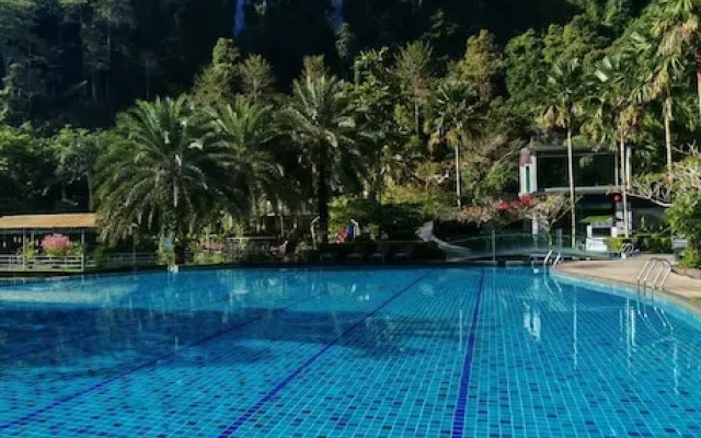 Mountain & Lake Views' Suite Cycas