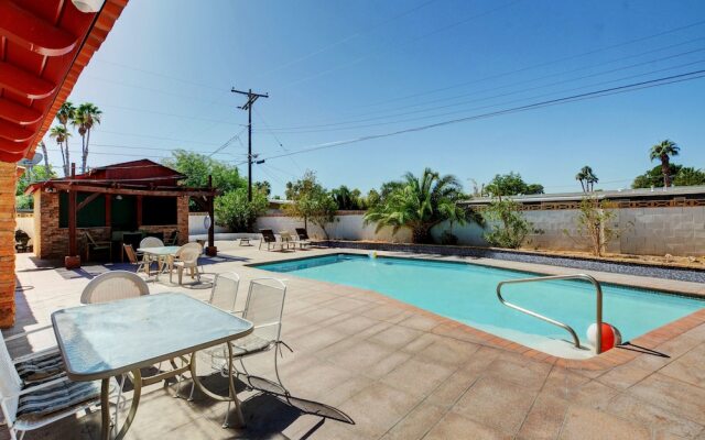 Las Vegas Elegance! Pool Table & Sparkling Pool! 3 Bedroom Home by RedAwning