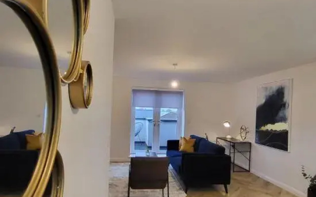 Hybrid Resi - Mitcham Close to Tooting and Wimbledon