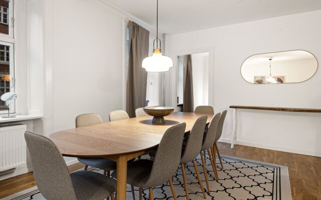 Gorgeuos Three-bedroom Apartment in Historical Copenhagen