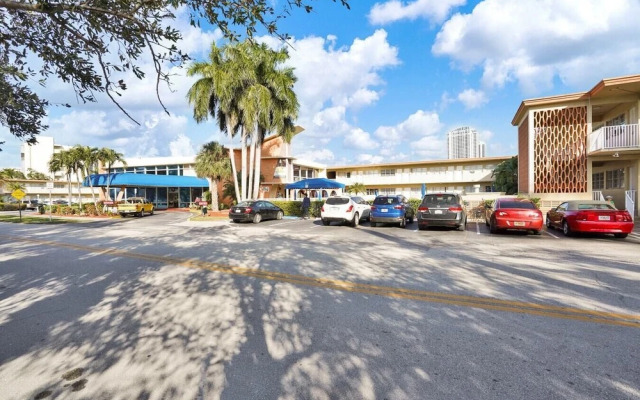 Cozy Studio/1bath, Hallandale Beach,pool & Parking