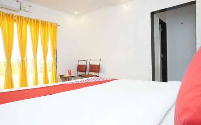 OYO 18730 Galaxy Inn