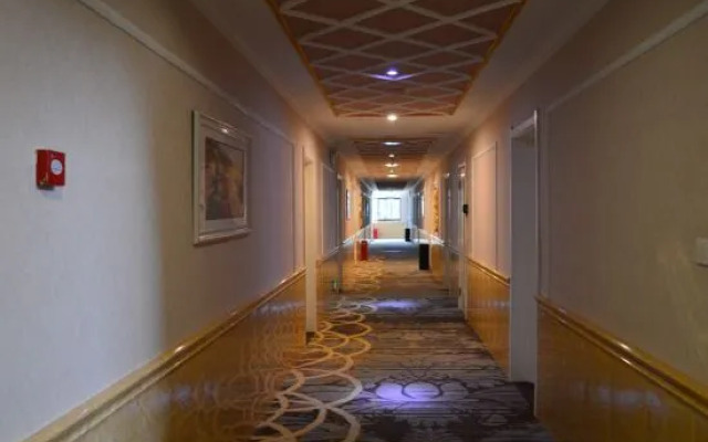 Xingshan Luoma Holiday Hotel